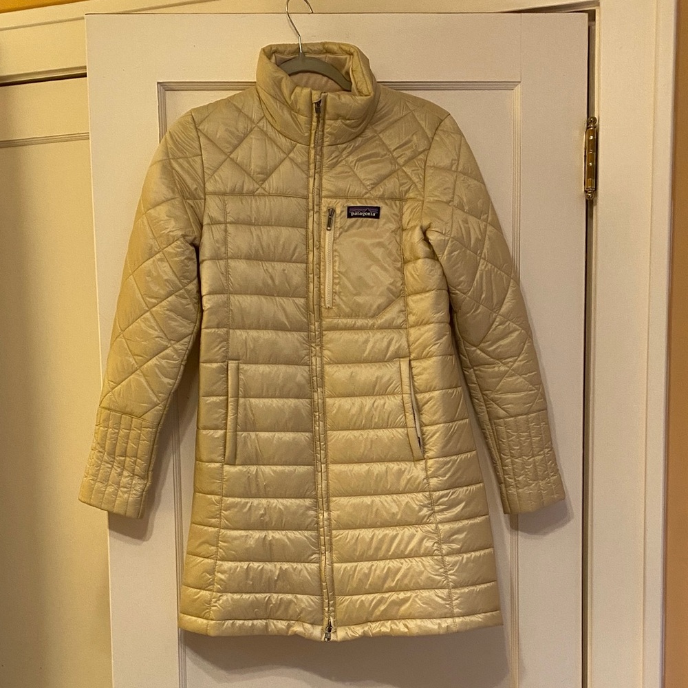 Patagonia Women’s Cream Quilted Puffer Coat - Picture 7 of 7